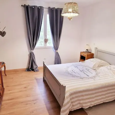 Appartement Charmant Et Spacieux Auxerre Exterior photo